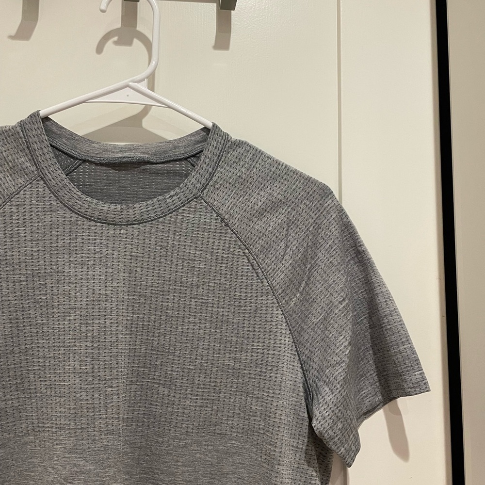 Men's Lululemon Metal Vent Tech Short Sleeve Shirt (Original Slim Fit) - Picture 3 of 6